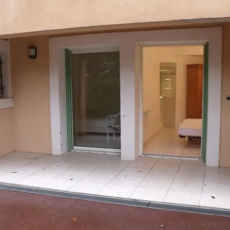Bel Appart A St Raph Dans Clos Prive アパート Saint-Raphaël